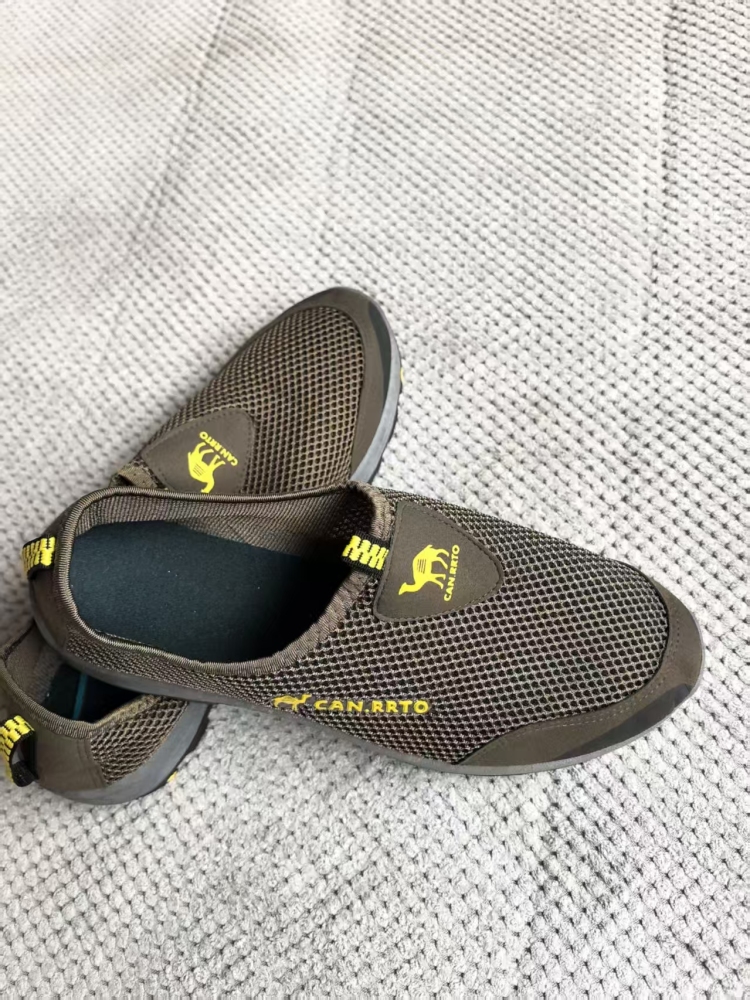 Camel Logo Slip-On Mesh Casual Shoes