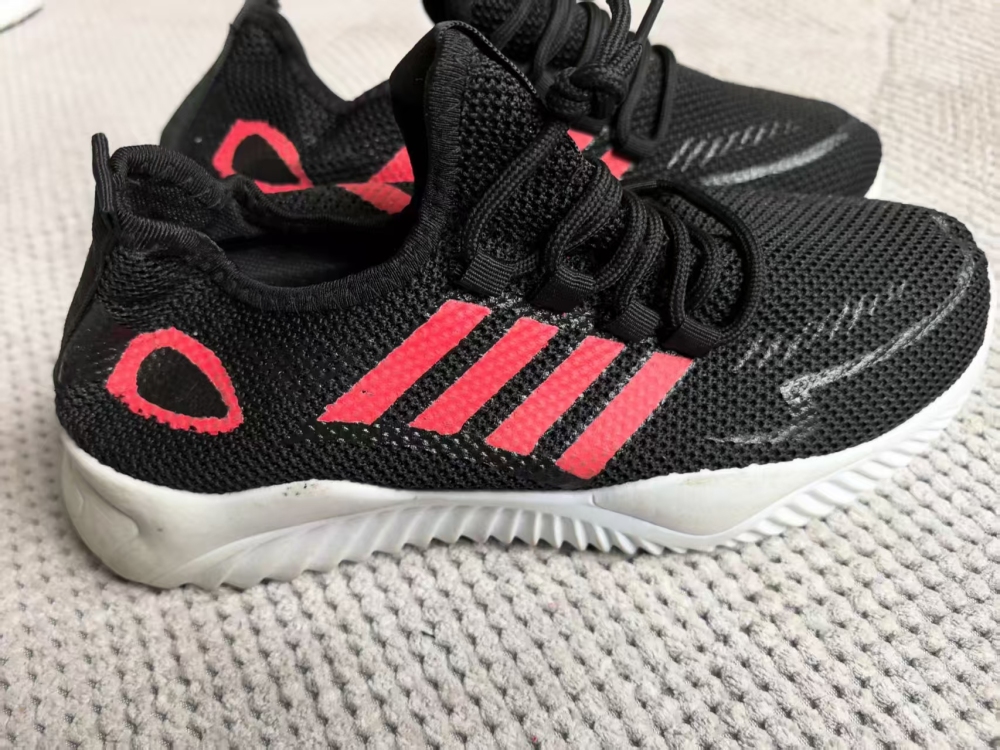 Black & Red Stripe Knit Casual Sneakers