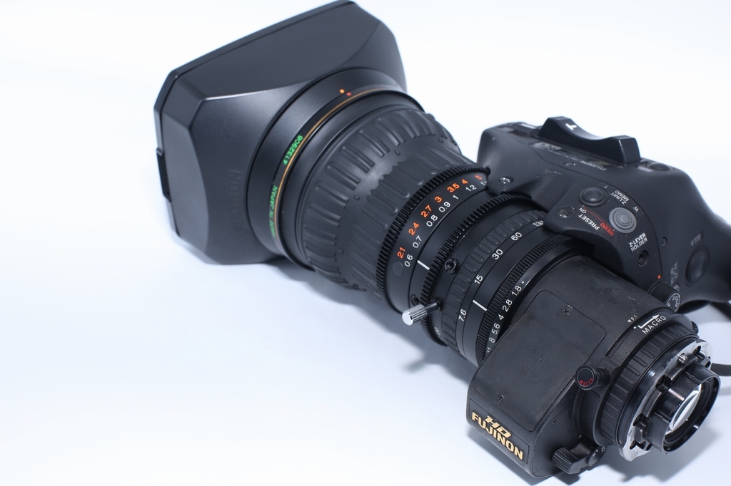 Fujinon ZA17x7.6BERM 2/3" 17x Standard ENG HD Lens with 2x Extender