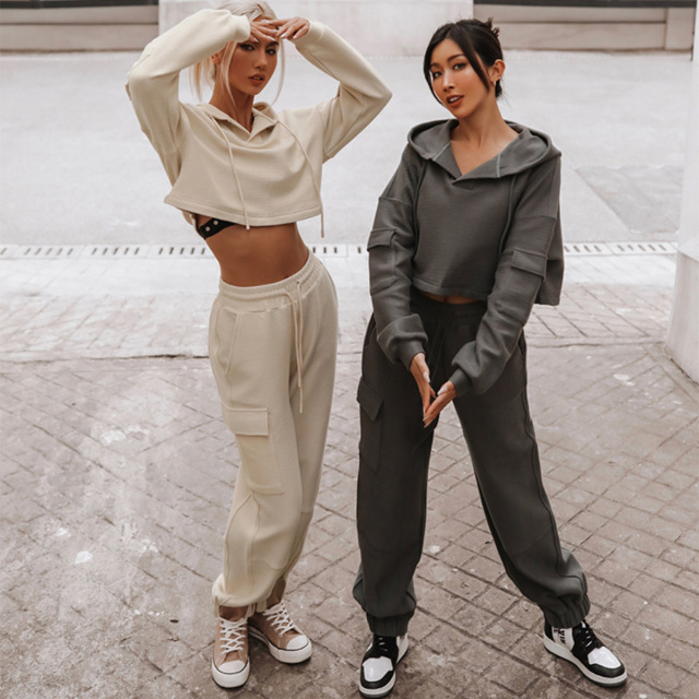 Custom Casual Cotton Oem Pockets Cargo Sweatpants And Crop Top Hoodie Set Streetwear Hooded Sportswear 2 Piece Set Women