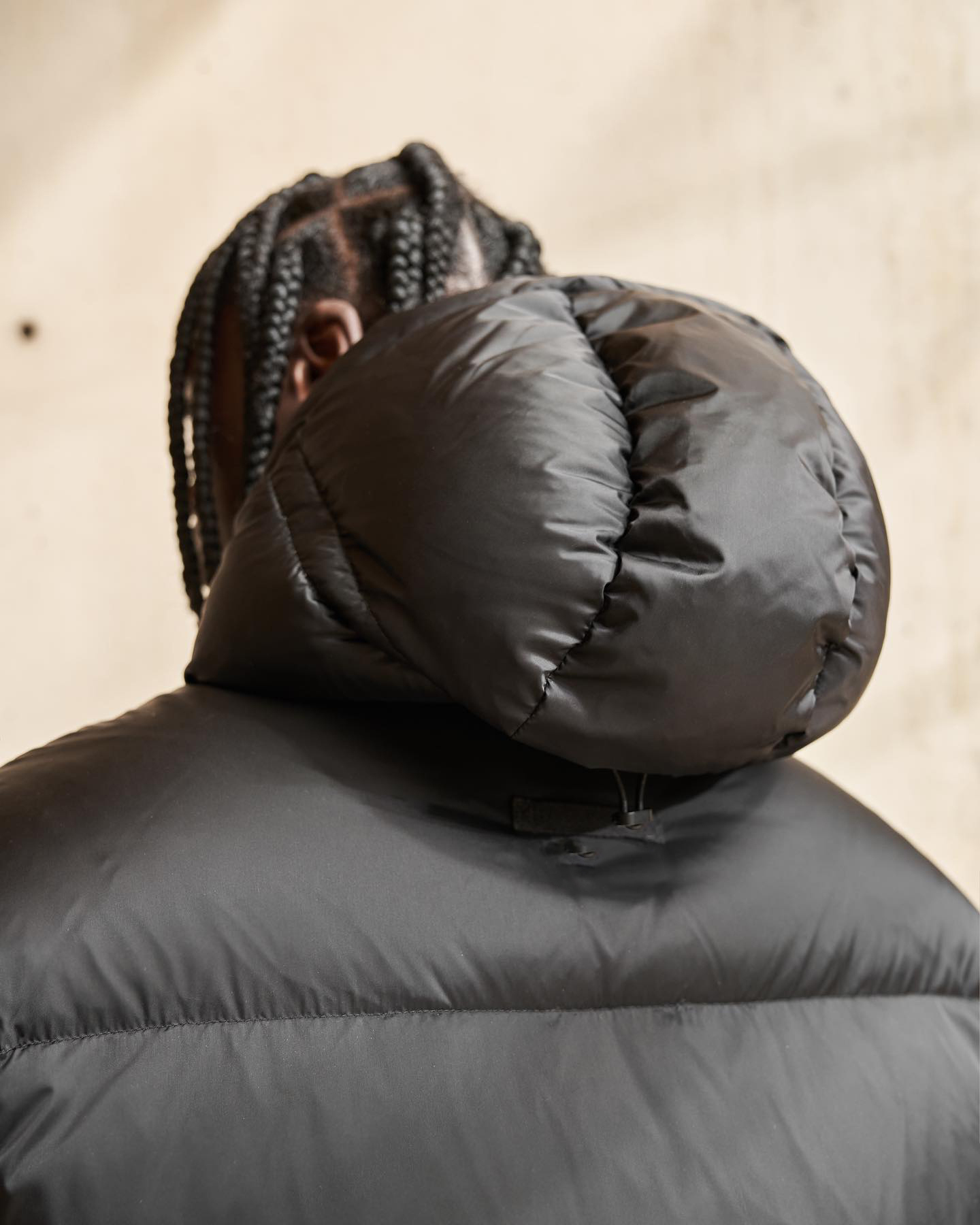 Warm, windproof and waterproof fabric with large down fluffy and cold resistant white goose down hooded and thickened down jacket