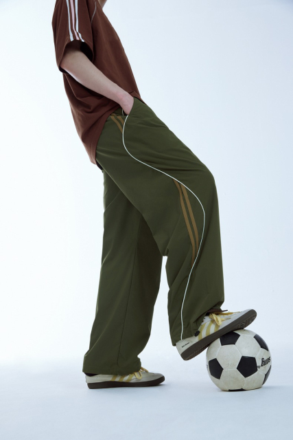 High Quality Custom Loose Causal Black Stacked Nylon Track Pants Streetwear Trousers Custom Elastic Waistband Nylon Track Pants