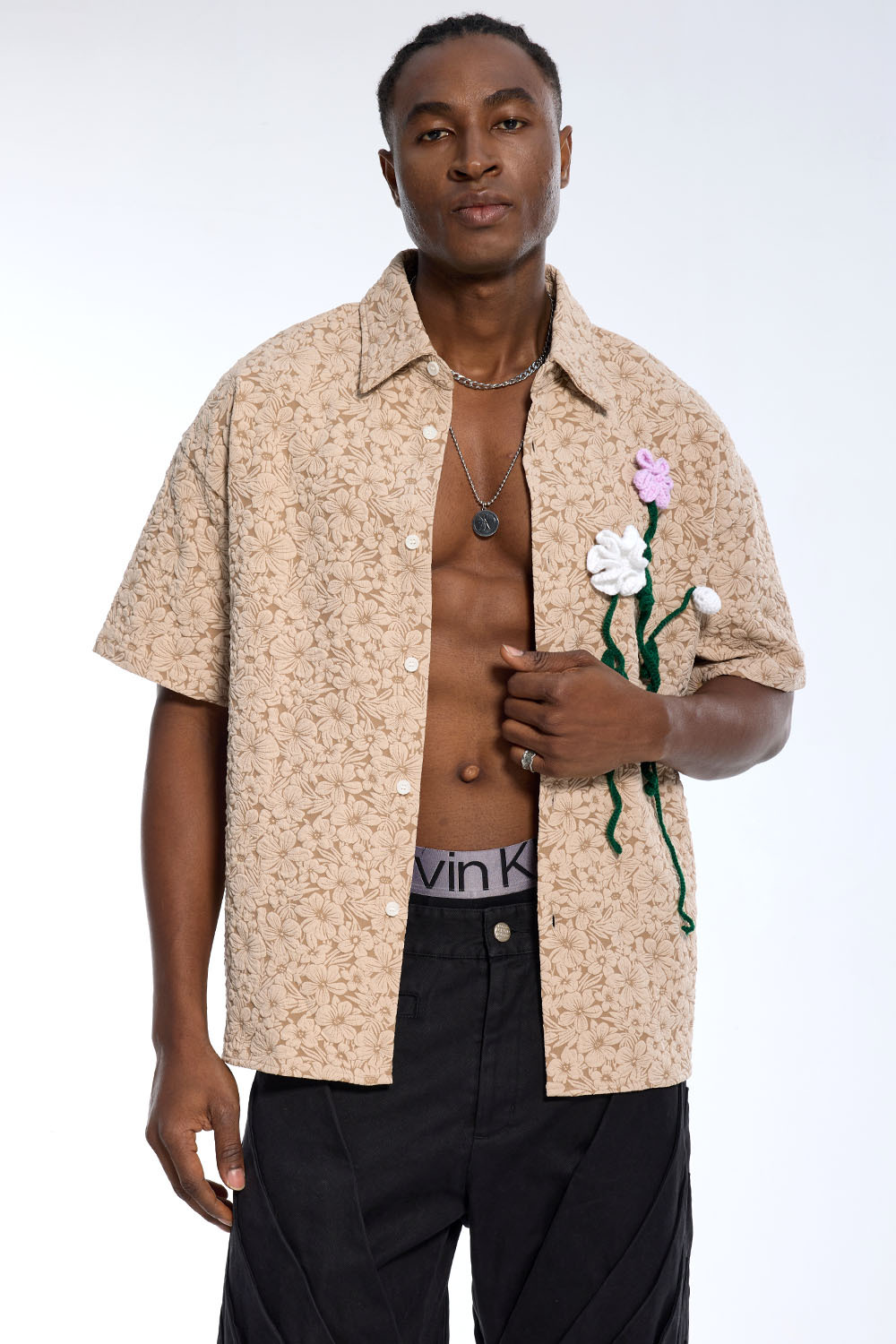 Custom Men's Beige Floral Embossed Shirt with Crochet Flower Applique - Short Sleeve Streetwear Top