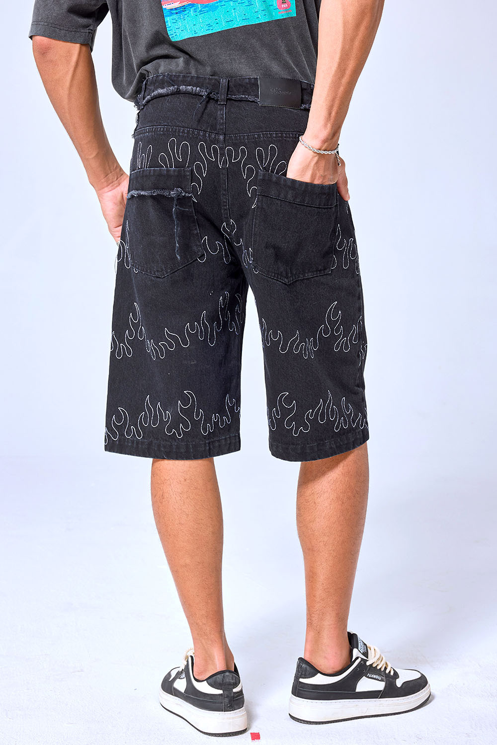 OEM Custom Logo Vintage Black Wash Flame Embroidery Denim Shorts - Baggy Streetwear Jorts
