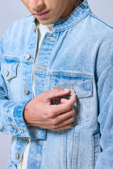 OEM Custom Logo Vintage Light Wash Stand Collar Denim Jacket - Cropped Boxy Streetwear Trucker Jacket