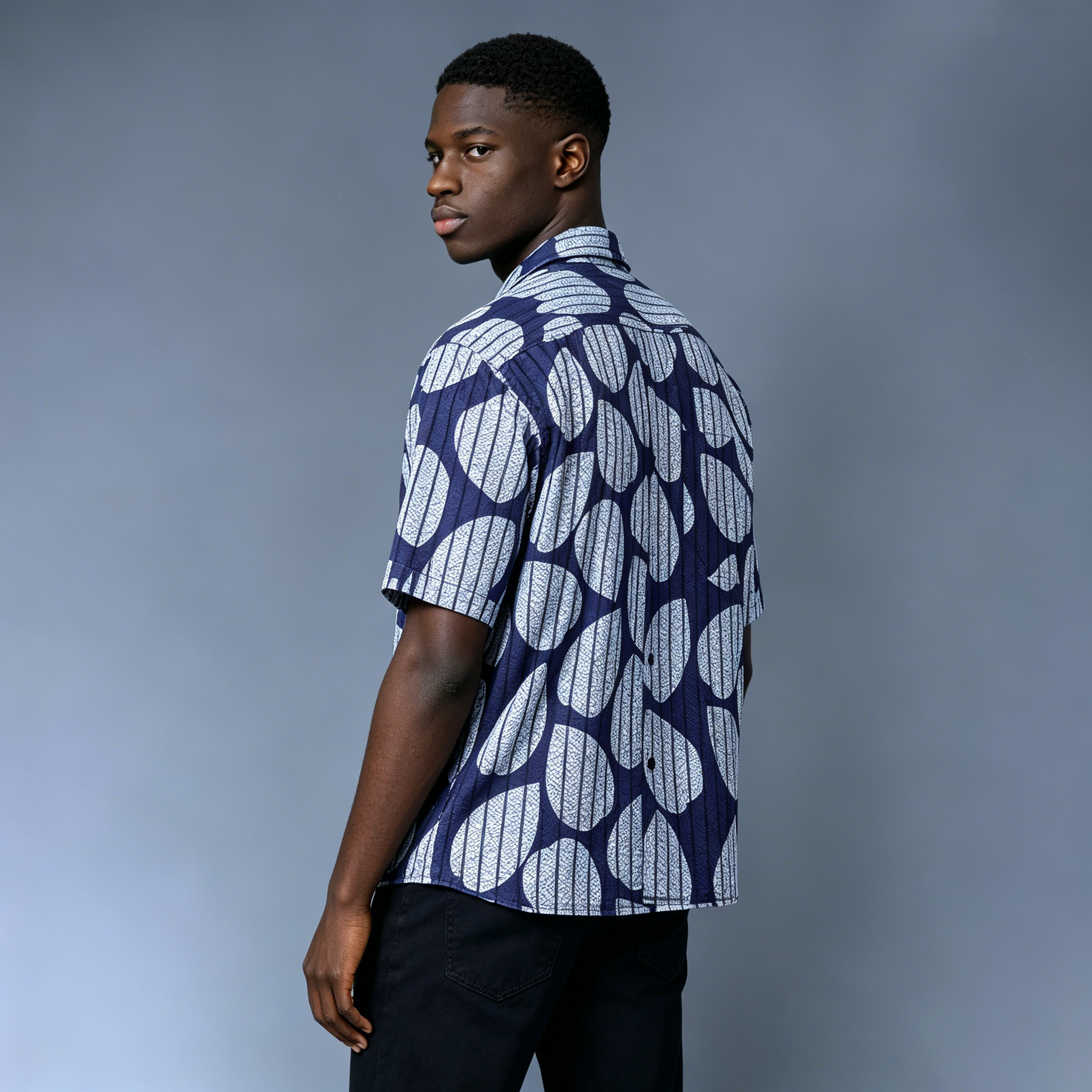 Custom Batik Print Cuban Collar Shirt - LW&SUNKUN Men's Abstract Leaf Pattern Short Sleeve Aloha Shirt OEM/ODM Wholesale