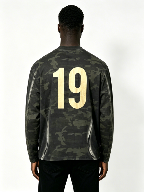 Custom Camo Gradient Spray Curved Seam Raglan Long Sleeve Crewneck Sweatshirt Manufacturer | Men Military Camouflage Gold Logo Oversized Streetwear Pullover Private Label, 50 MOQ, 7-Day Sample & 15-Day Bulk Lead Time