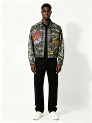 Custom Camo Print Trucker Collar Cargo Jacket Manufacturer | Men Multi Woven Patches Rhinestone Rivet Vertical Cursive Letter Oversized Tactical Streetwear Coat Private Label, 50 MOQ, 7-Day Sample & 15-Day Bulk Lead Time