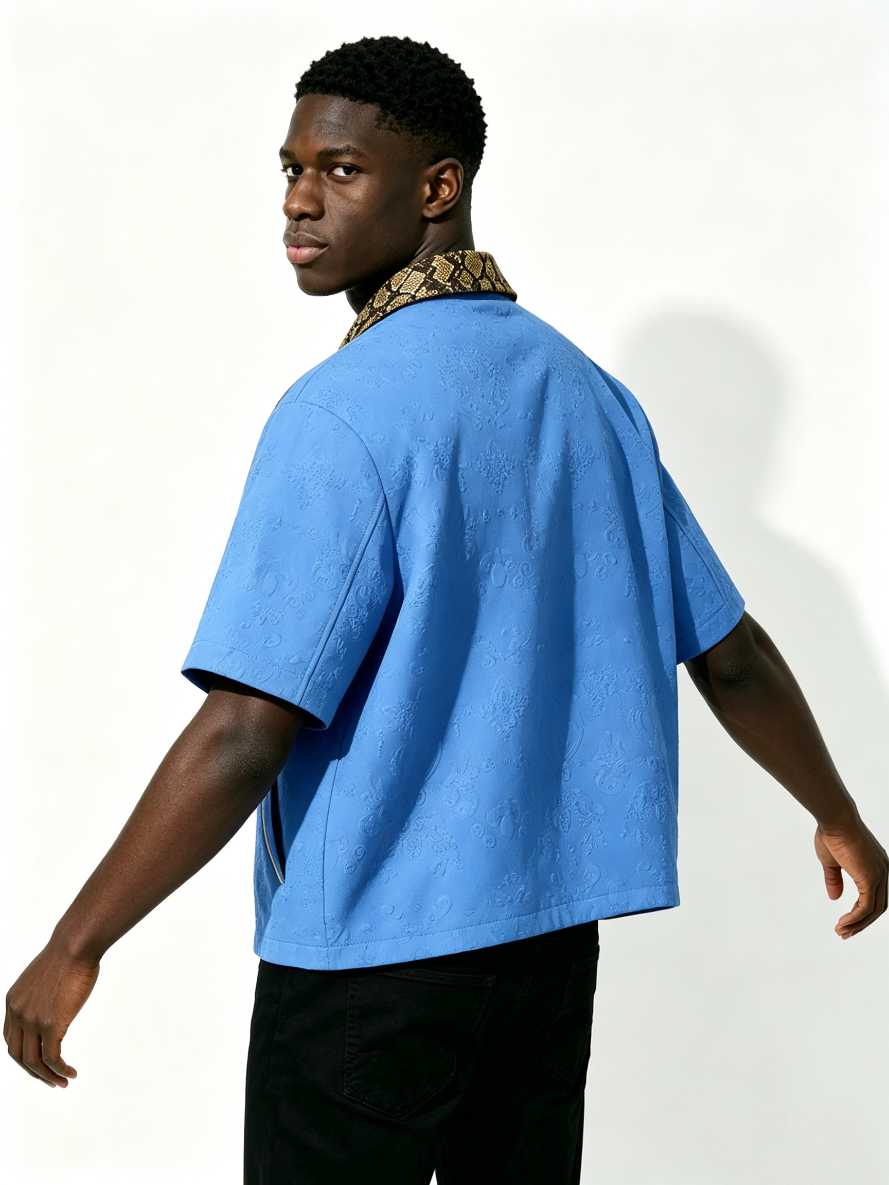Custom Embossed Baroque Short Sleeve Zip Jacket, Men Snake Print Contrast Collar Cropped Oversized Luxury Streetwear Coach Coat, Private Label Supported, 50 MOQ, 7-Day Fast Sampling