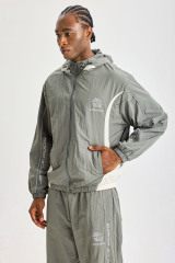 Custom Sage‑Grey Curved Color‑Block Hooded Tracksuit 2‑Piece Set | Men Crinkle Nylon Zip‑Up Windbreaker & Wide‑Leg Pants Retro Sport Streetwear Sweatsuit