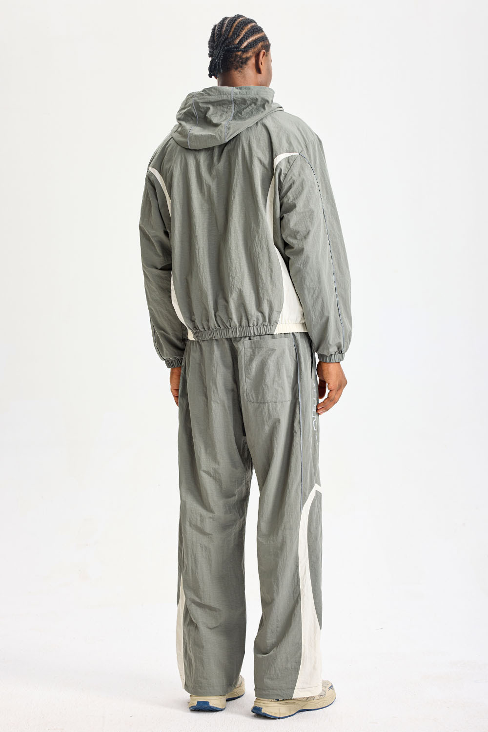 Custom Sage‑Grey Curved Color‑Block Hooded Tracksuit 2‑Piece Set | Men Crinkle Nylon Zip‑Up Windbreaker & Wide‑Leg Pants Retro Sport Streetwear Sweatsuit