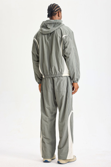 Custom Sage‑Grey Curved Color‑Block Hooded Tracksuit 2‑Piece Set | Men Crinkle Nylon Zip‑Up Windbreaker & Wide‑Leg Pants Retro Sport Streetwear Sweatsuit