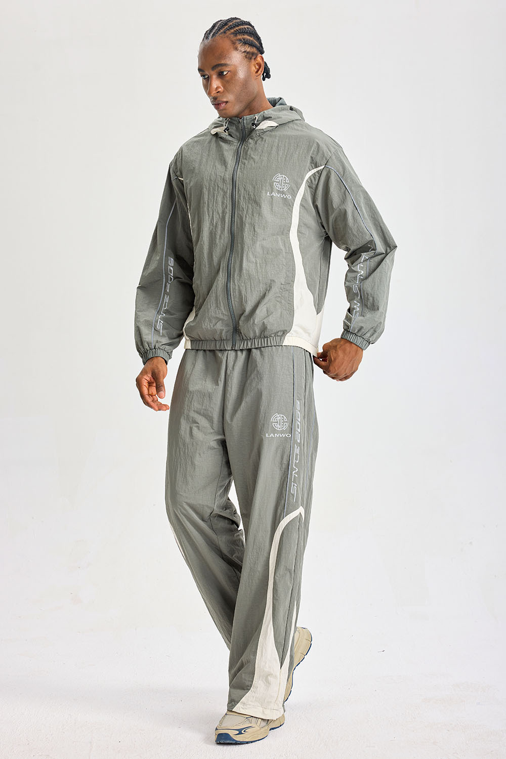 Custom Sage‑Grey Curved Color‑Block Hooded Tracksuit 2‑Piece Set | Men Crinkle Nylon Zip‑Up Windbreaker & Wide‑Leg Pants Retro Sport Streetwear Sweatsuit