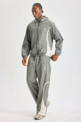 Custom Sage‑Grey Curved Color‑Block Hooded Tracksuit 2‑Piece Set | Men Crinkle Nylon Zip‑Up Windbreaker & Wide‑Leg Pants Retro Sport Streetwear Sweatsuit