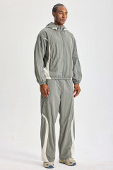 Custom Sage‑Grey Curved Color‑Block Hooded Tracksuit 2‑Piece Set | Men Crinkle Nylon Zip‑Up Windbreaker & Wide‑Leg Pants Retro Sport Streetwear Sweatsuit