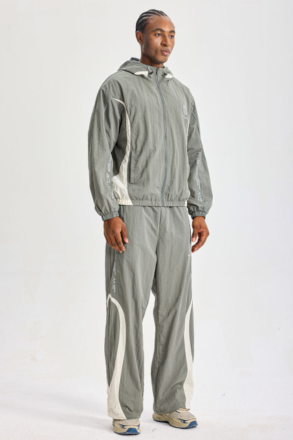 Custom Sage‑Grey Curved Color‑Block Hooded Tracksuit 2‑Piece Set | Men Crinkle Nylon Zip‑Up Windbreaker & Wide‑Leg Pants Retro Sport Streetwear Sweatsuit