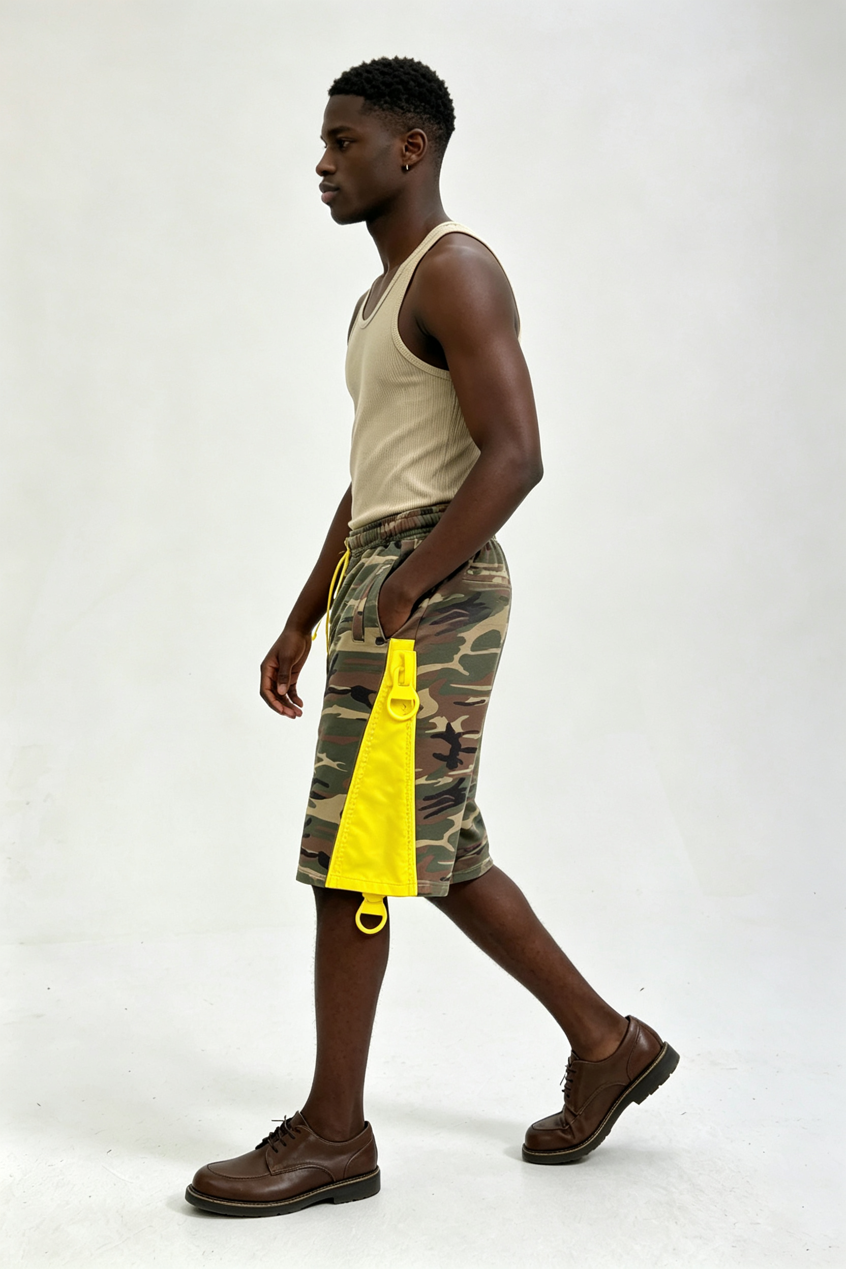 Custom Men Camo Streetwear Shorts, Contrast Yellow Side Panel Loose Fit Casual Shorts
