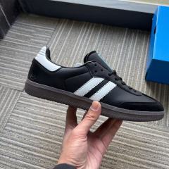 Sam1- Black and White