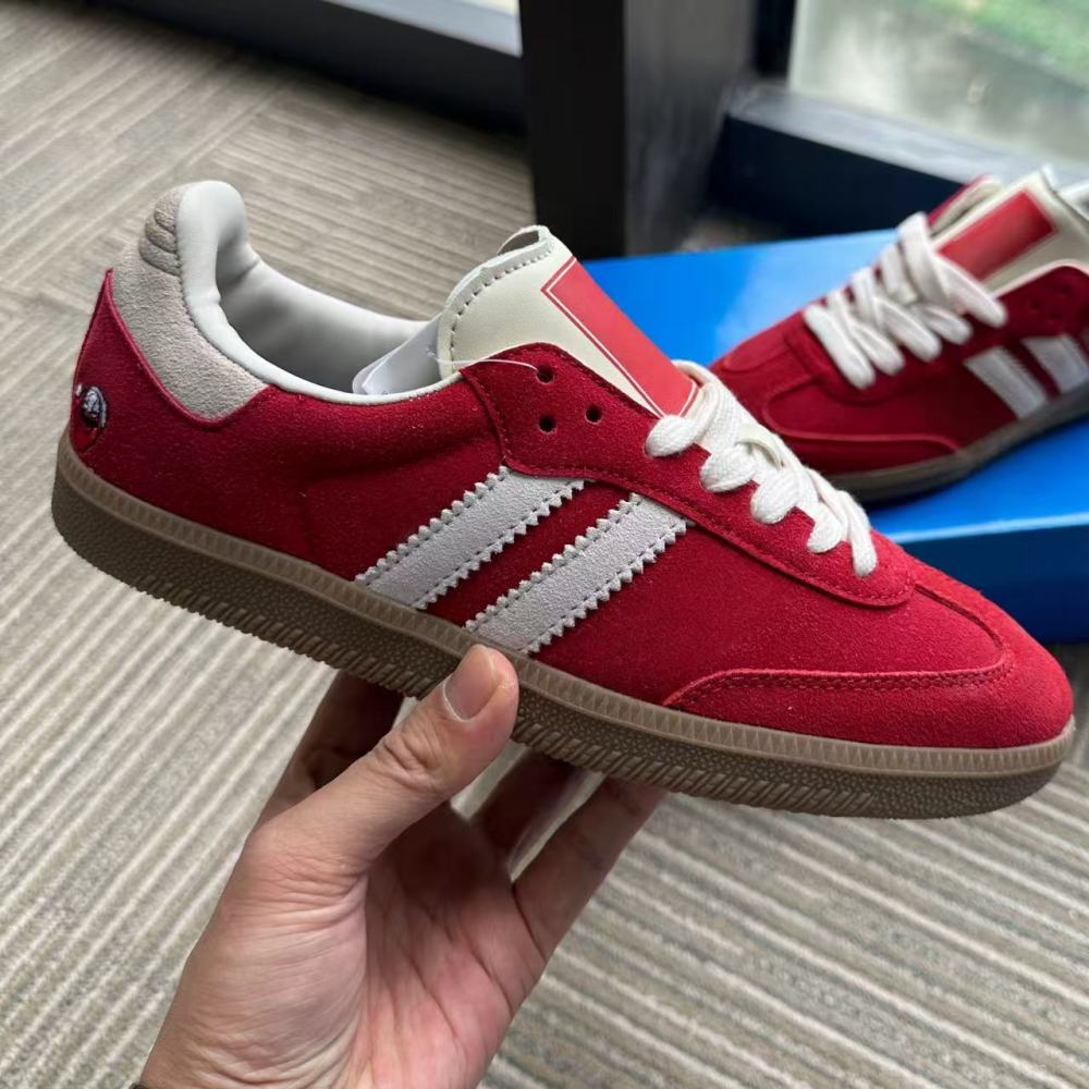 Sam1 With shoe box