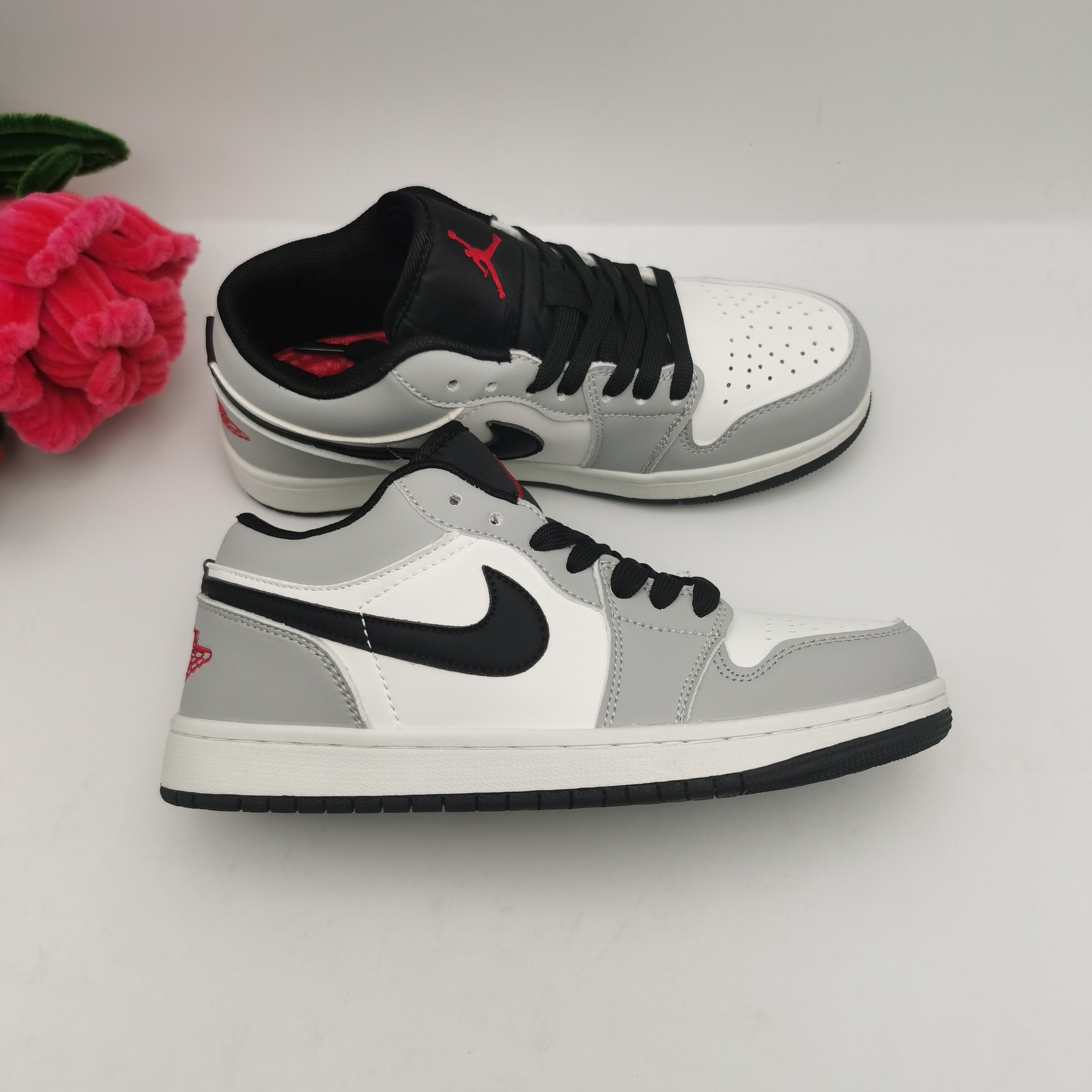Nike Jordan AJ1 Low Top Colorblock Sneakers – Unisex Retro Basketball Shoes
