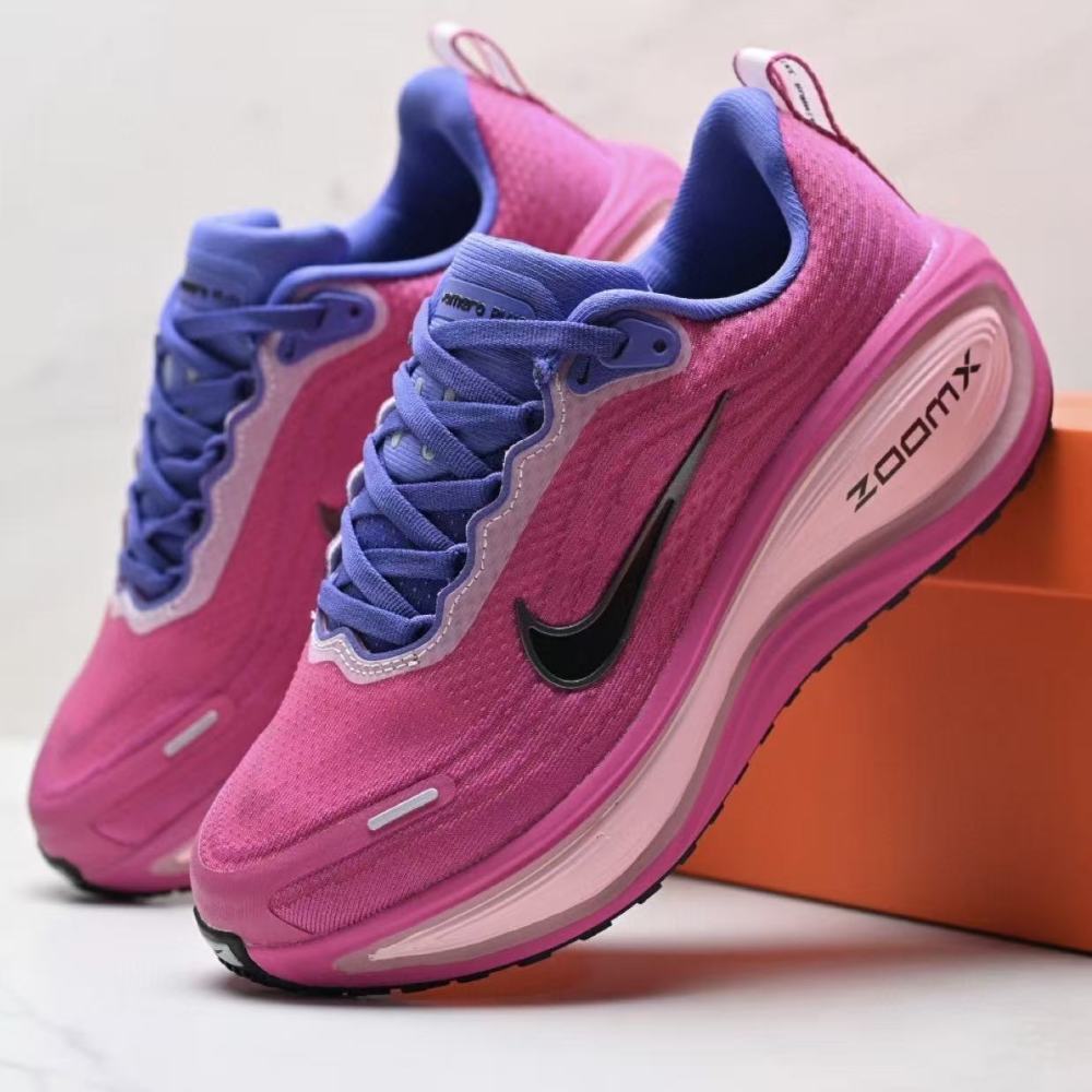 NIKE Vomero Plus