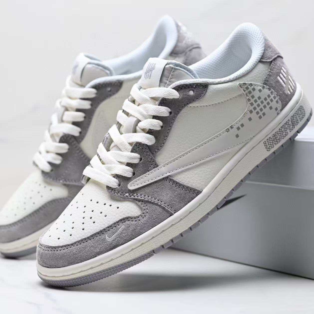 Nike Ts aj1