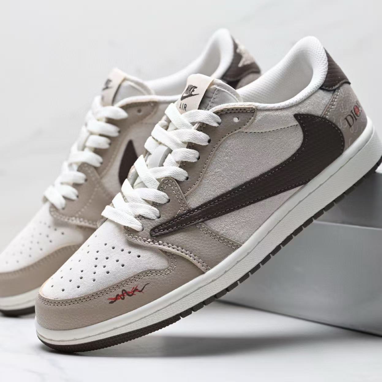 Nike Ts aj1