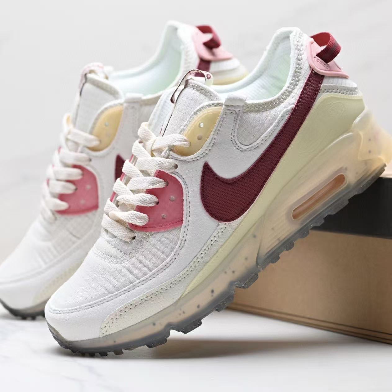 NIKE Terrascape 90