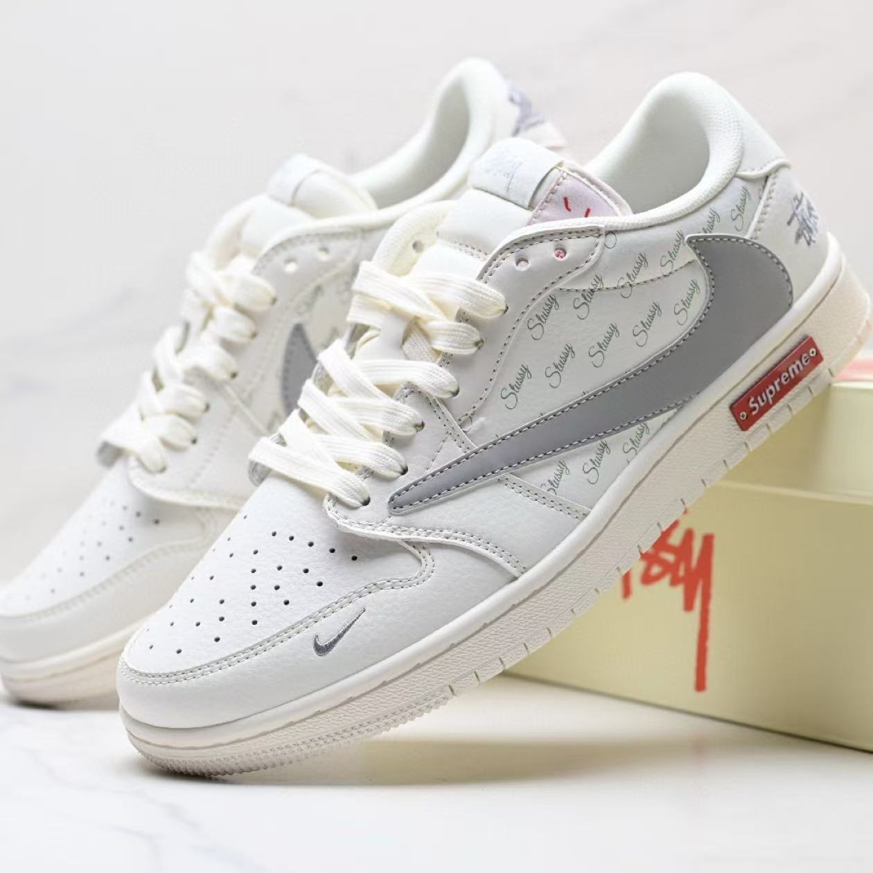 Nike Ts aj1