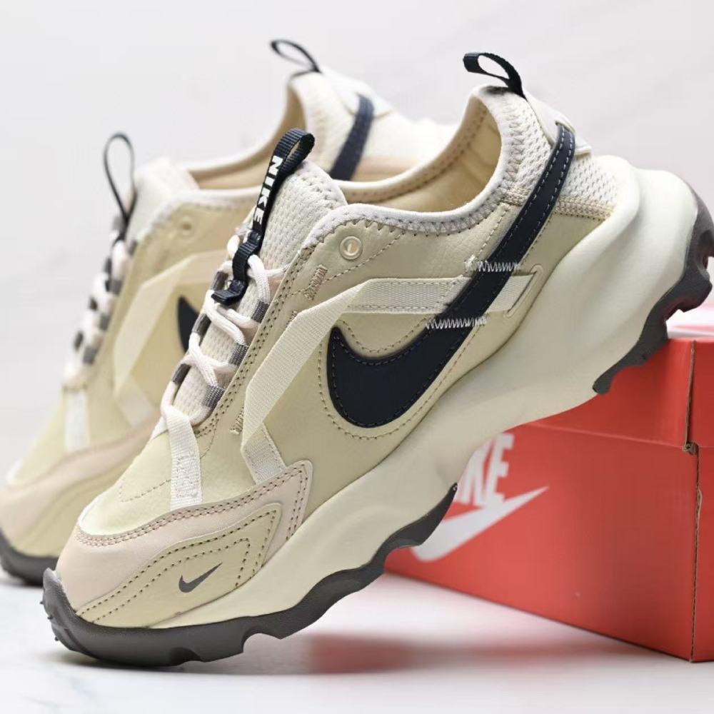 NIKE Tc 7900