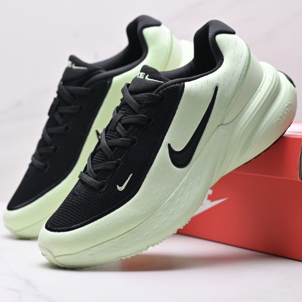 NIKE Uplift SC