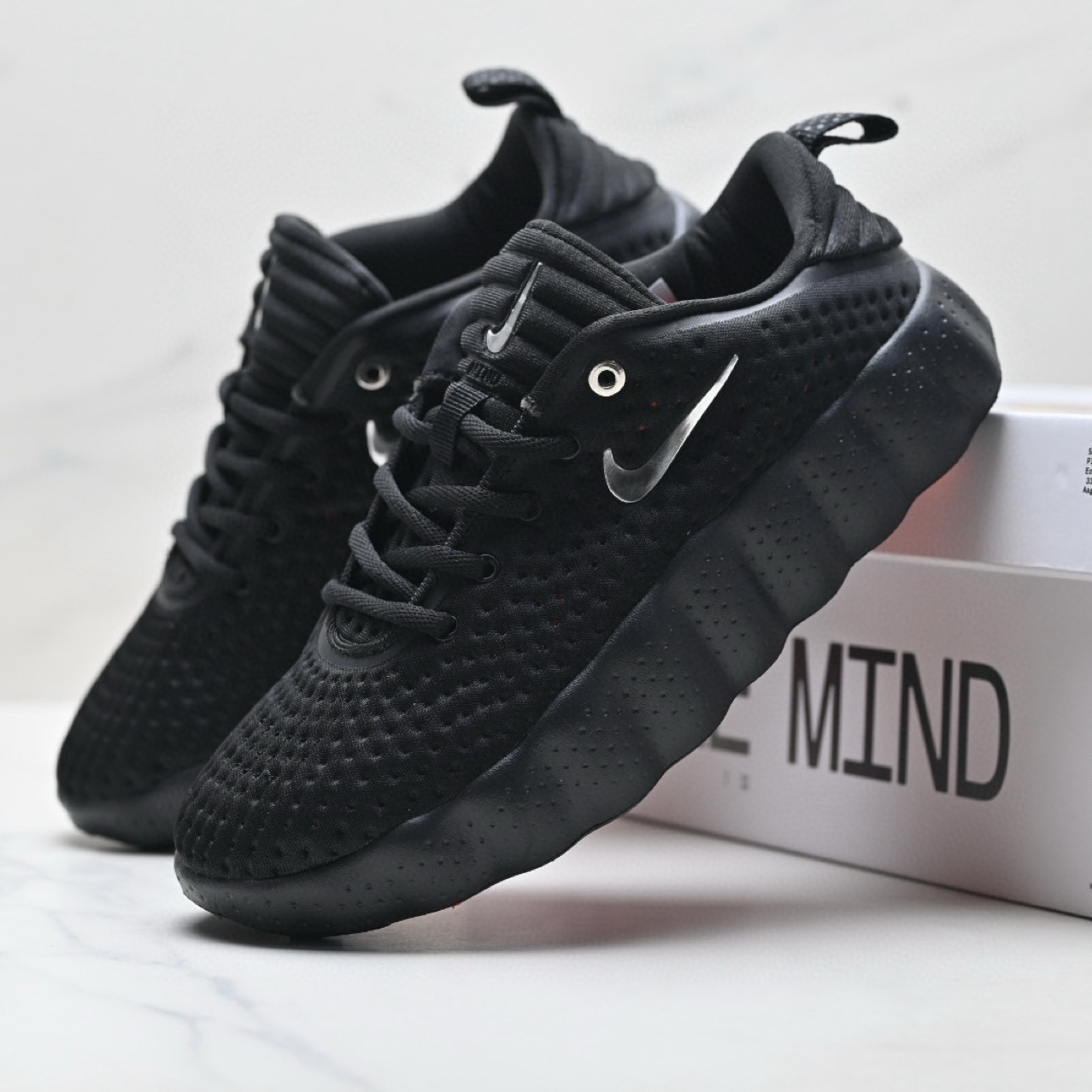 NIKE Mind 002
