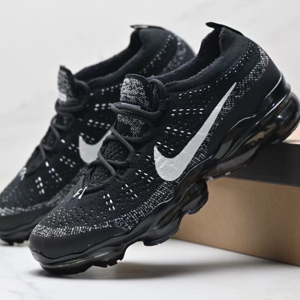NIKE vapormax