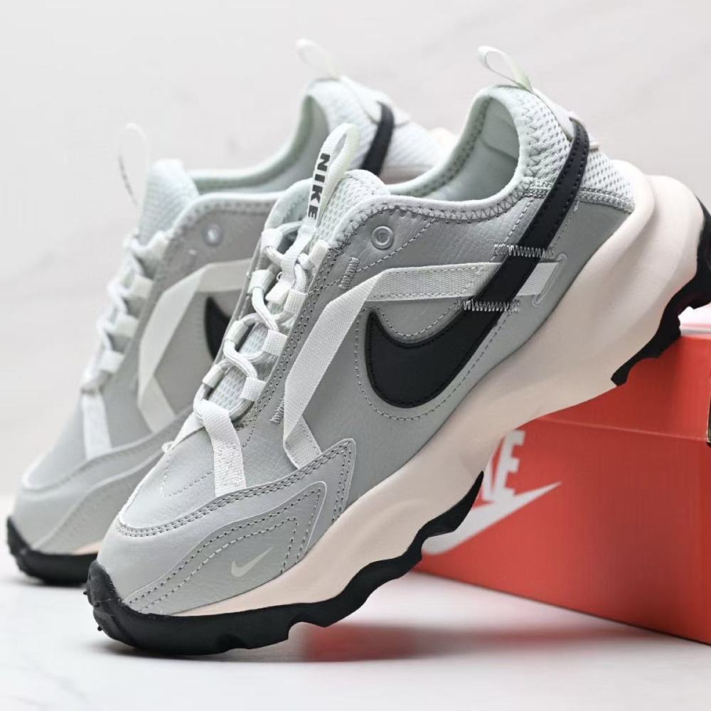 NIKE Tc 7900