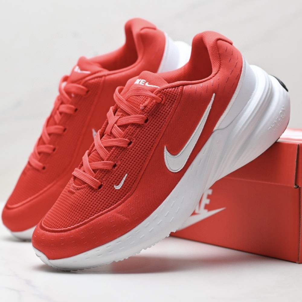 NIKE Uplift SC