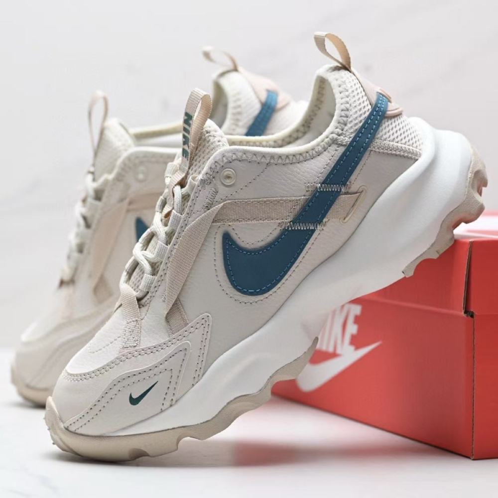NIKE Tc 7900
