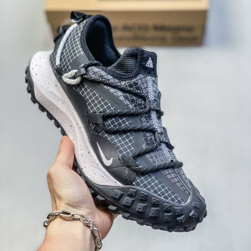 NIKE ACG mountain fly