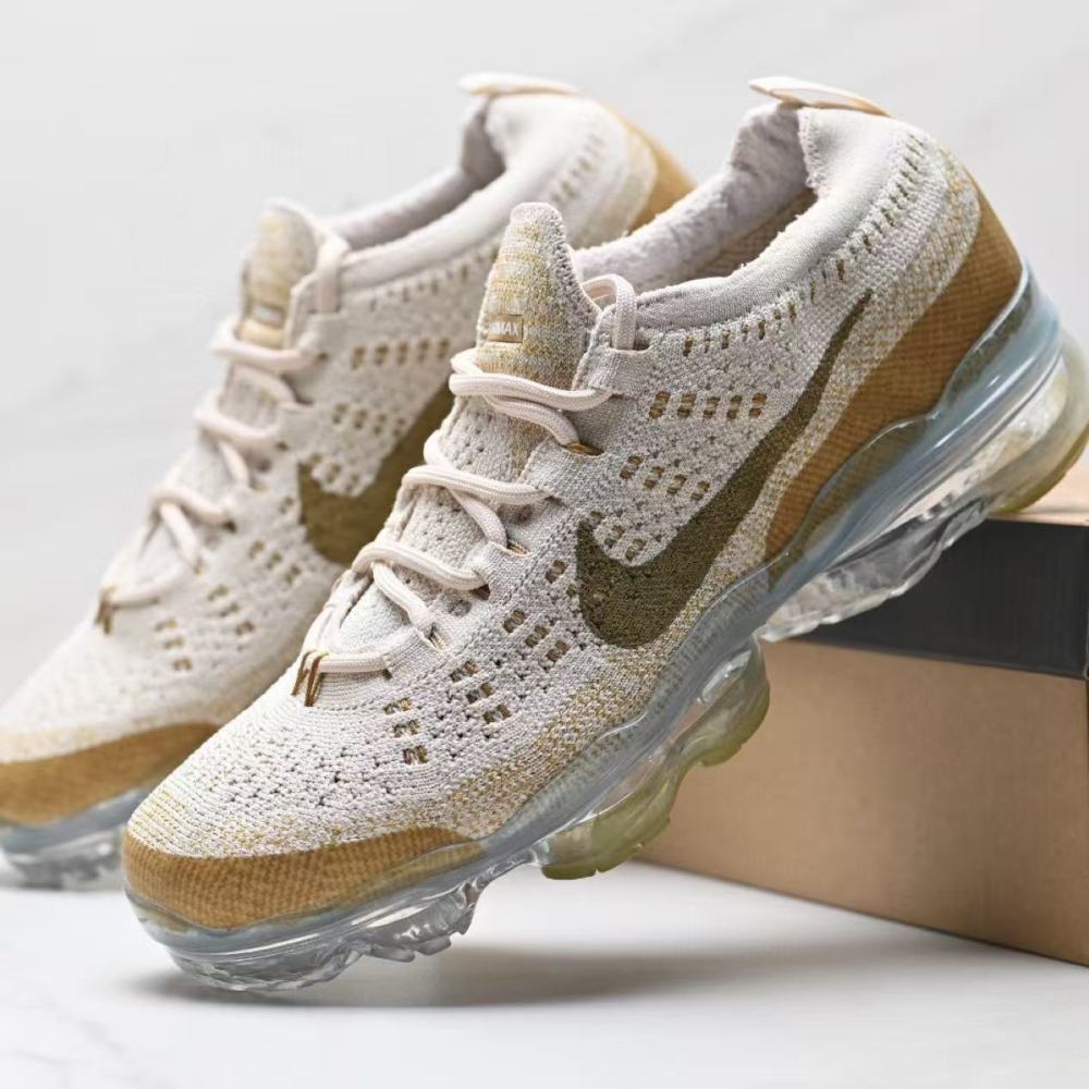 NIKE vapormax