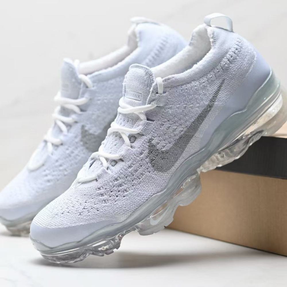 NIKE vapormax