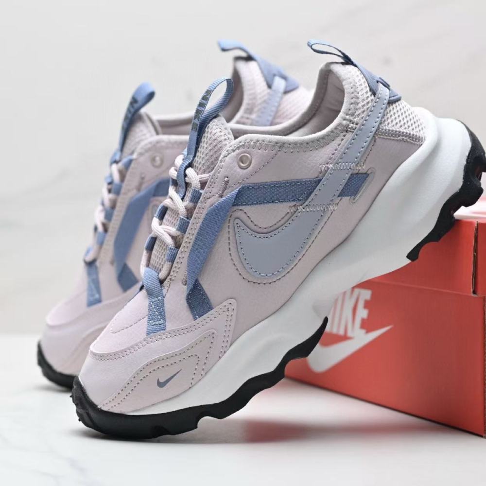 NIKE Tc 7900