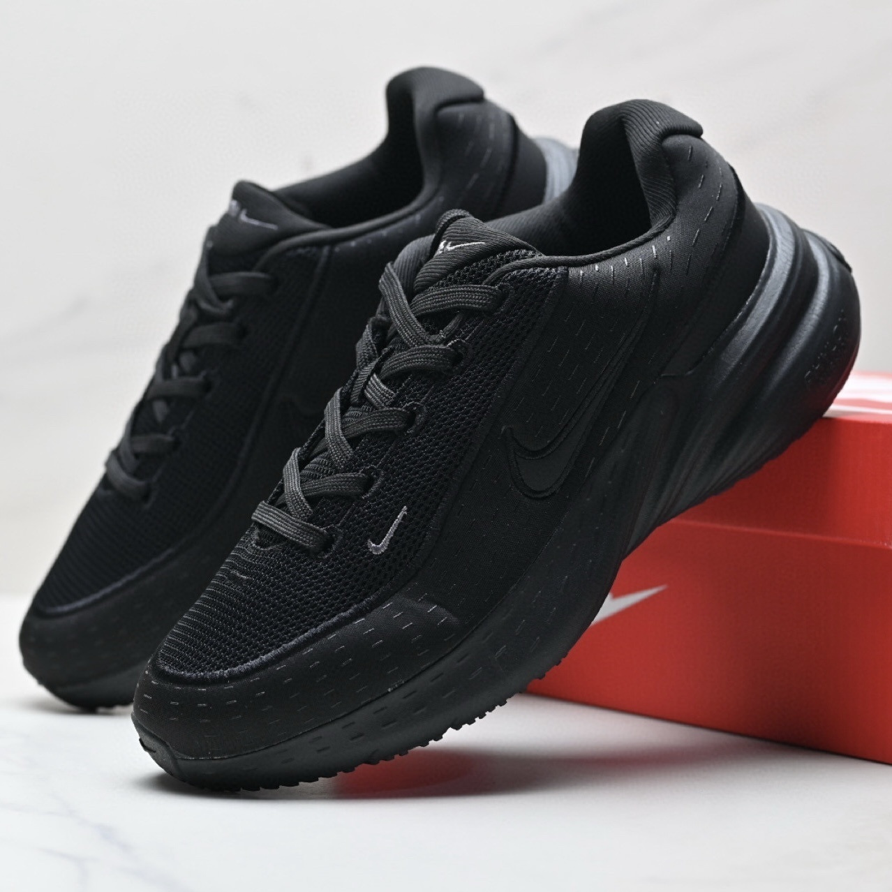 NIKE Uplift SC