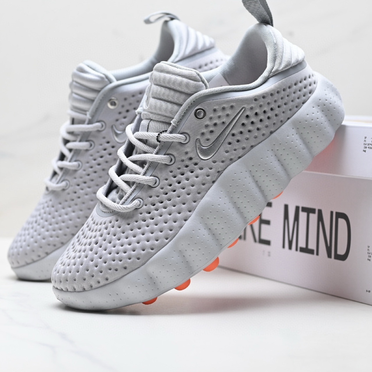 NIKE Mind 002