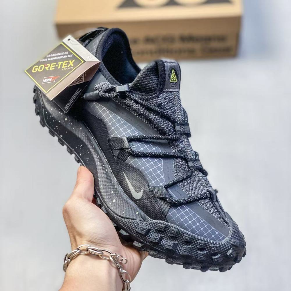 NIKE ACG mountain fly