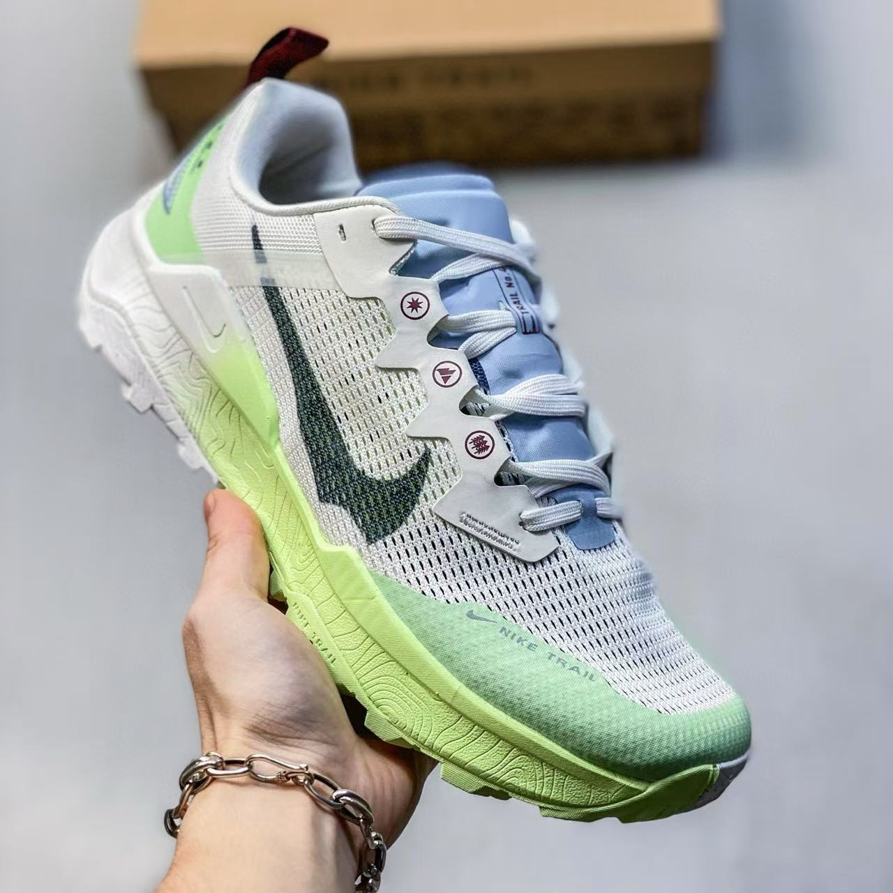 NIKE Wildhorse 8