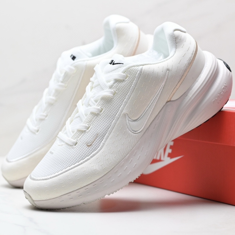 NIKE Uplift SC