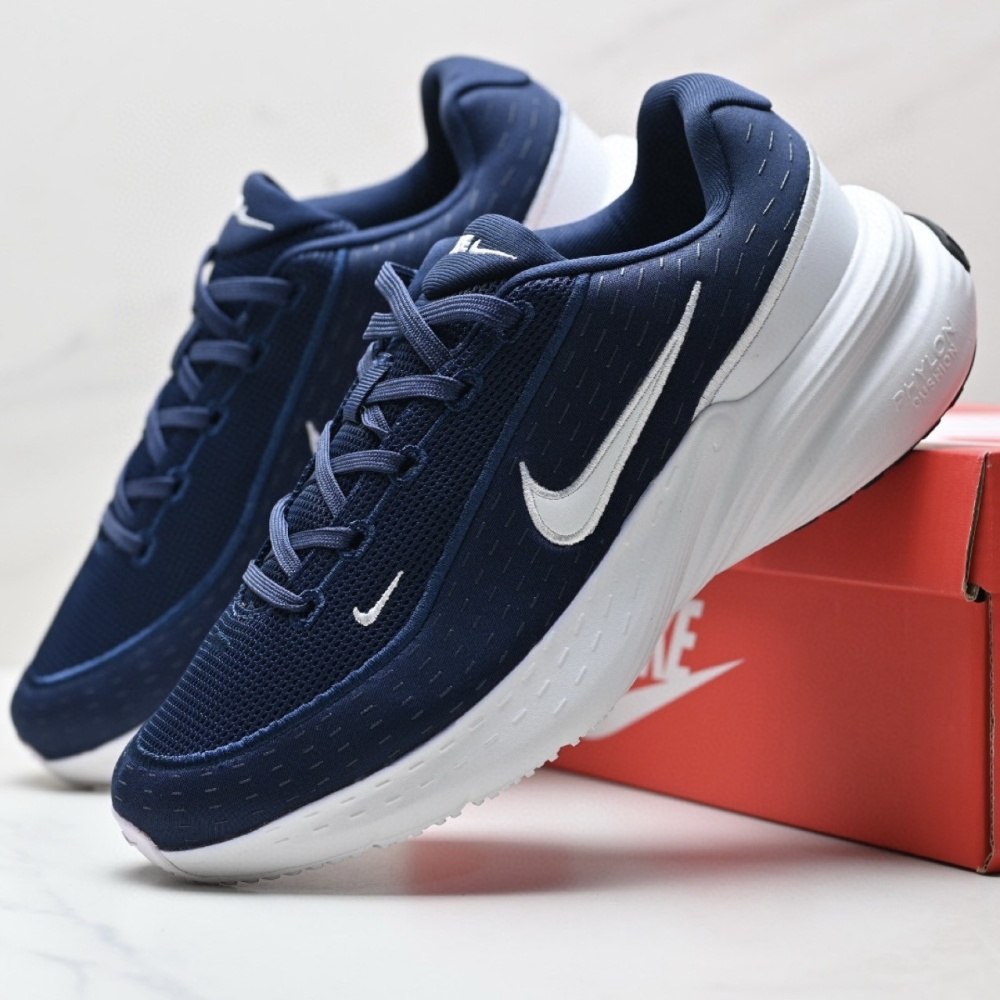 NIKE Uplift SC