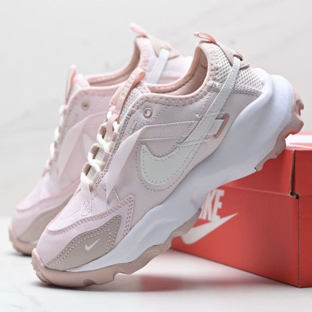 NIKE Tc 7900