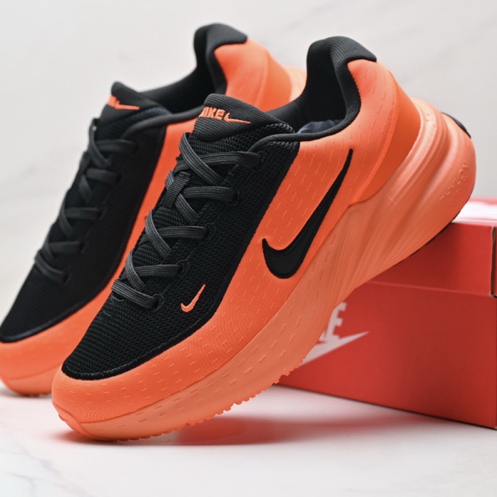 NIKE Uplift SC