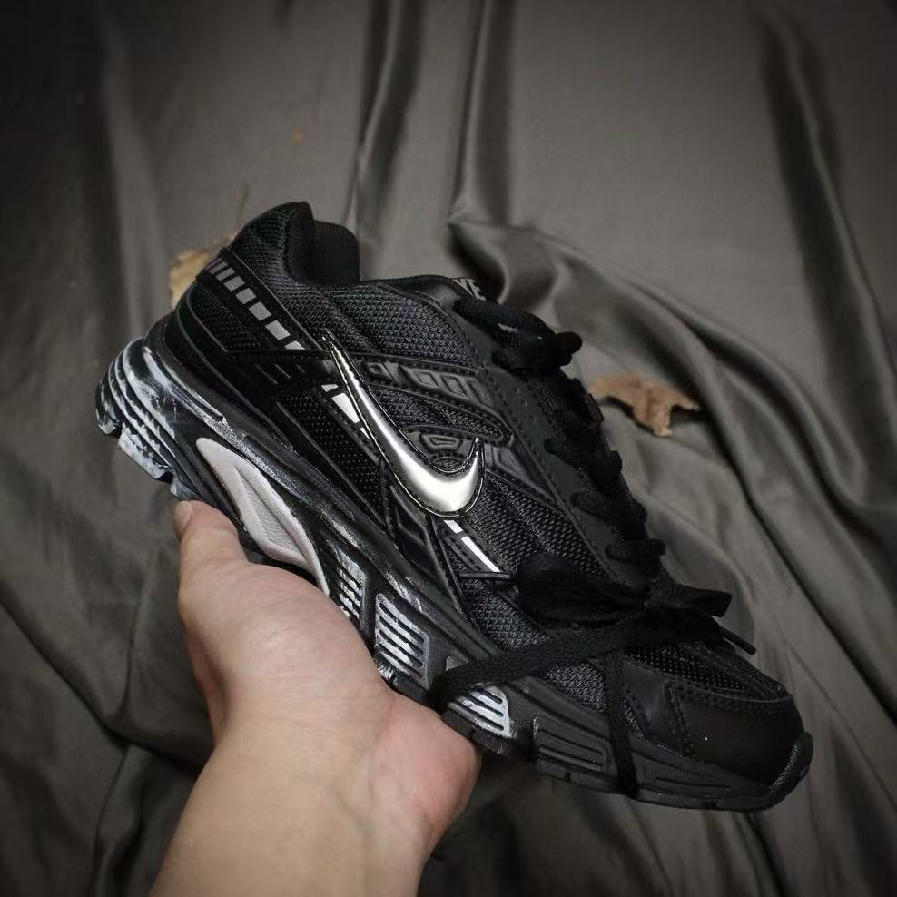 NIKE Initiator