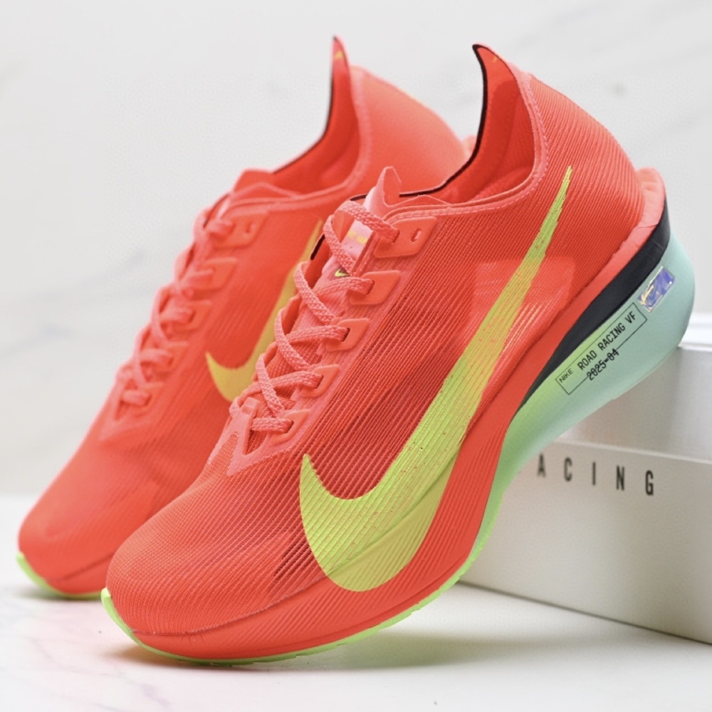NIKE vaporfly 4